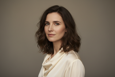 woman with mid length hair